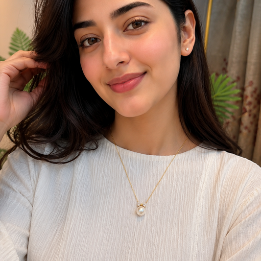 Luna Pearl Necklace