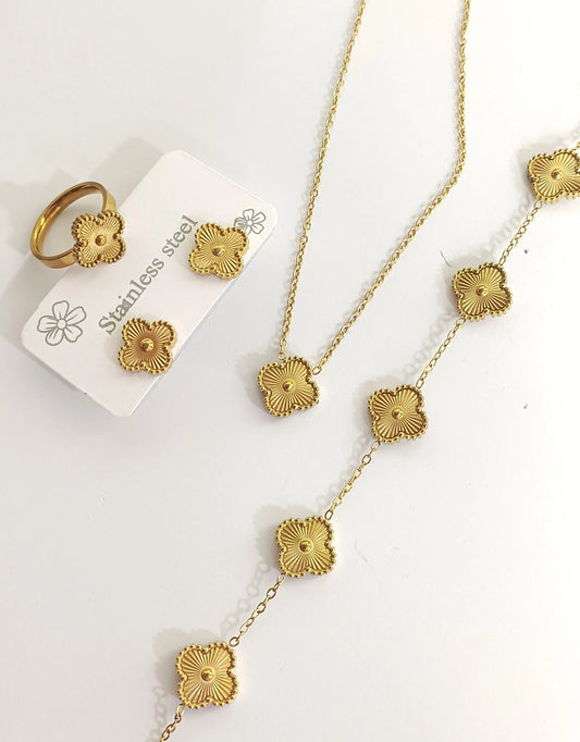 Golden Four Clover Set (Free Ring)