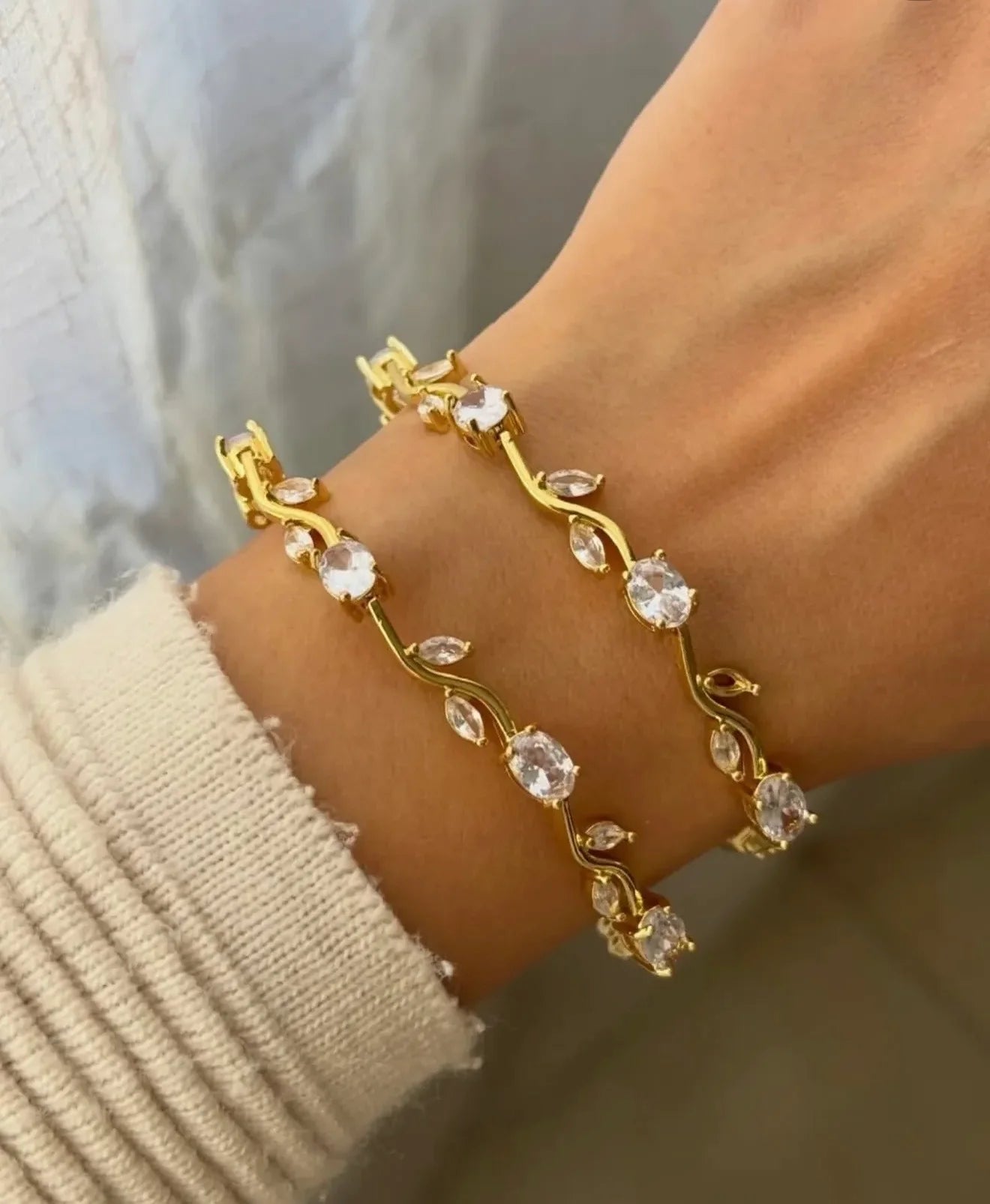 Viral Tulip Bracelet (White)
