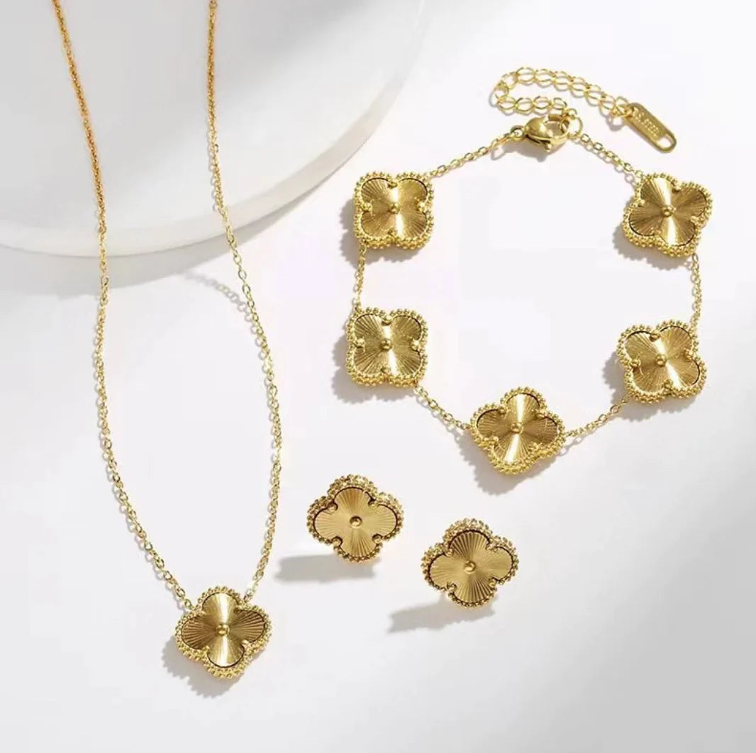 Golden Four Clover Set (Free Ring)