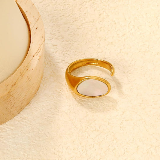 Luna Oval Ring