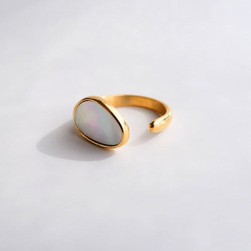 Luna Oval Ring