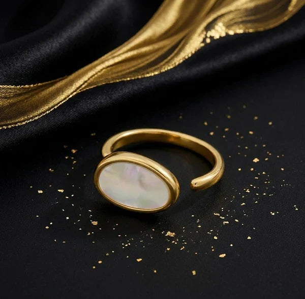 Luna Oval Ring