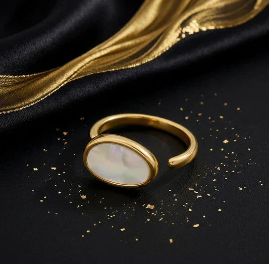 Luna Oval Ring